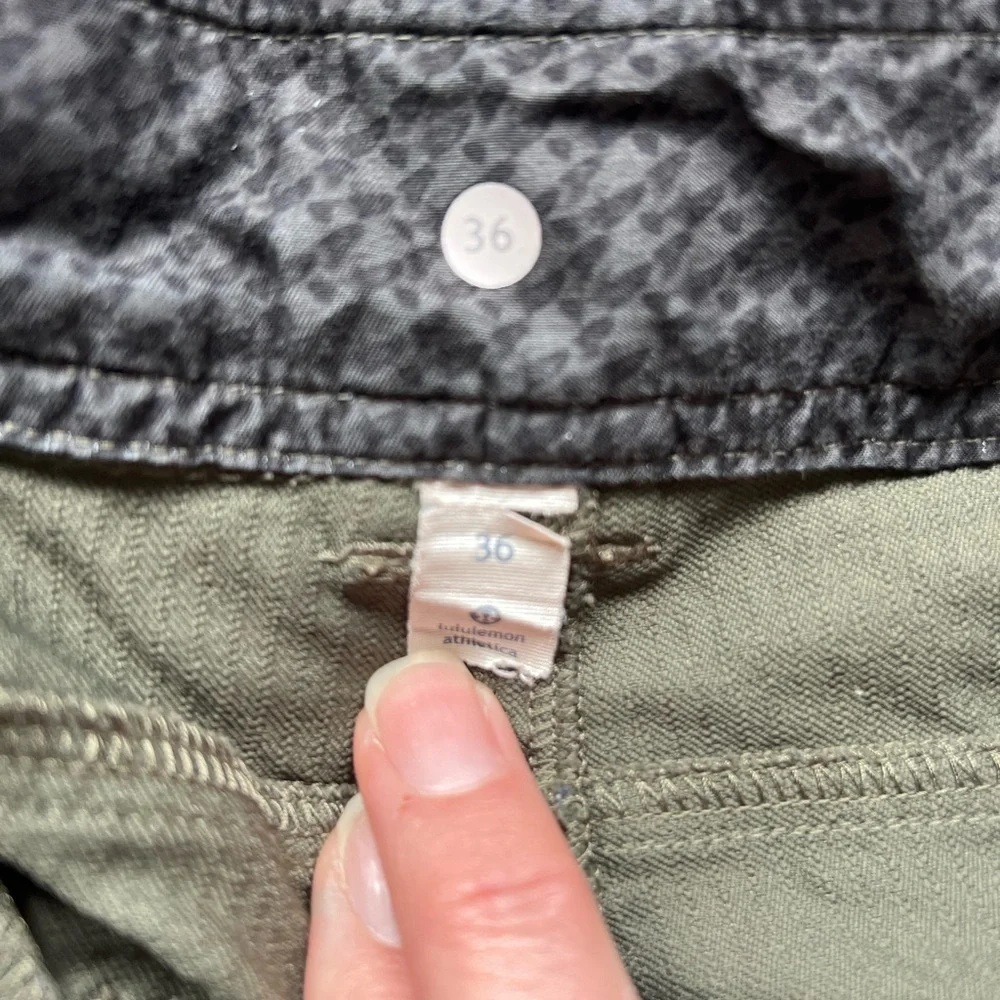 Lululemon Men's Olive Commuter Shorts - Picture 8 of 9